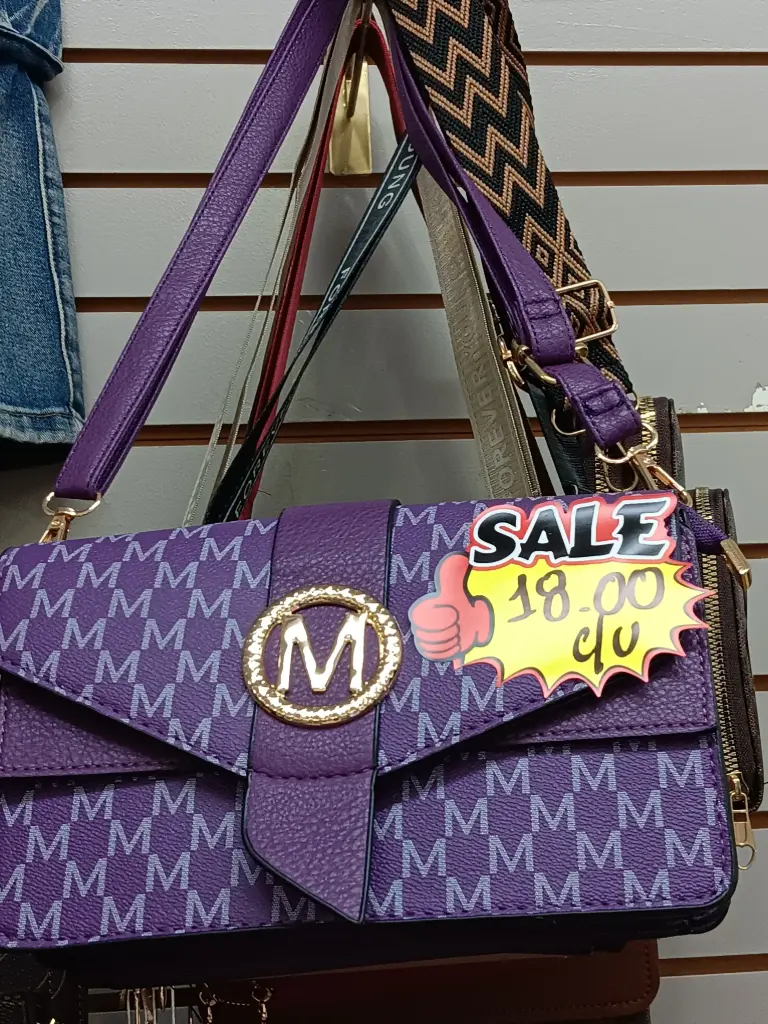CARTERA M CUADRADA MORADA DE MUJER 