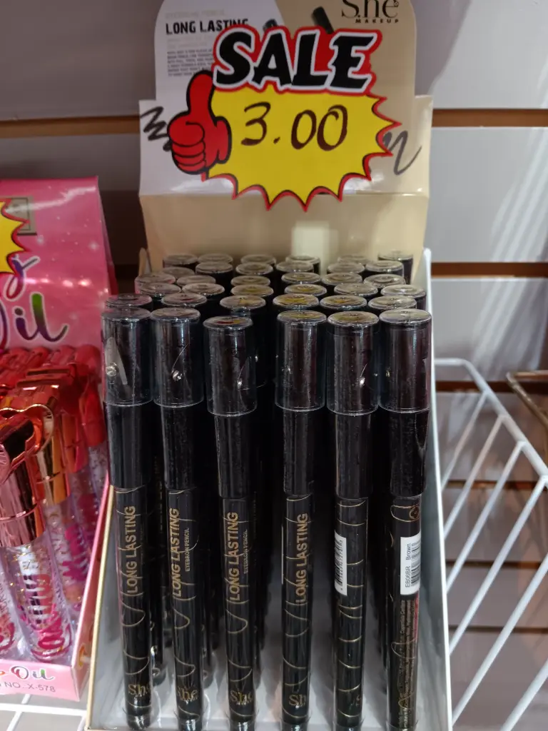 LAPIZ DE CEJAS Y OJOS DE MUJER 